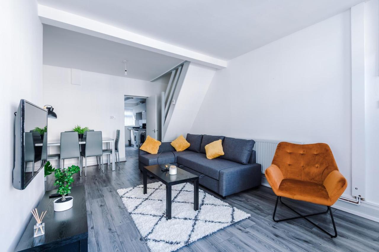 Holiday home Snug Anfield House, Entire With Free Wifi & Netflix Liverpool
