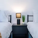 Snug Liverpool Anfield House, Entire Home With Free Wifi & Netflix