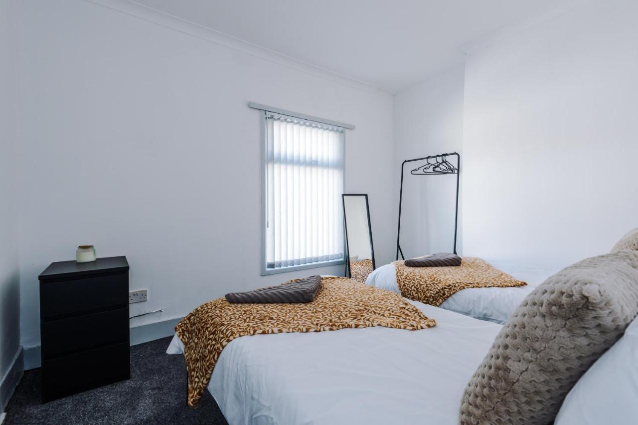 Snug Anfield House, Entire With Free Wifi & Netflix *
