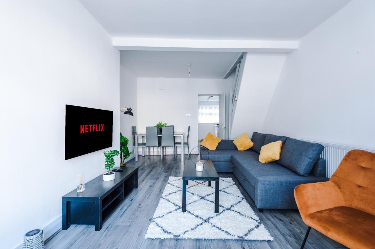 Snug Anfield House, Entire With Free Wifi & Netflix Holiday home