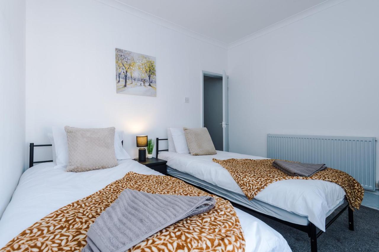 Snug Anfield House, Entire With Free Wifi & Netflix Holiday home