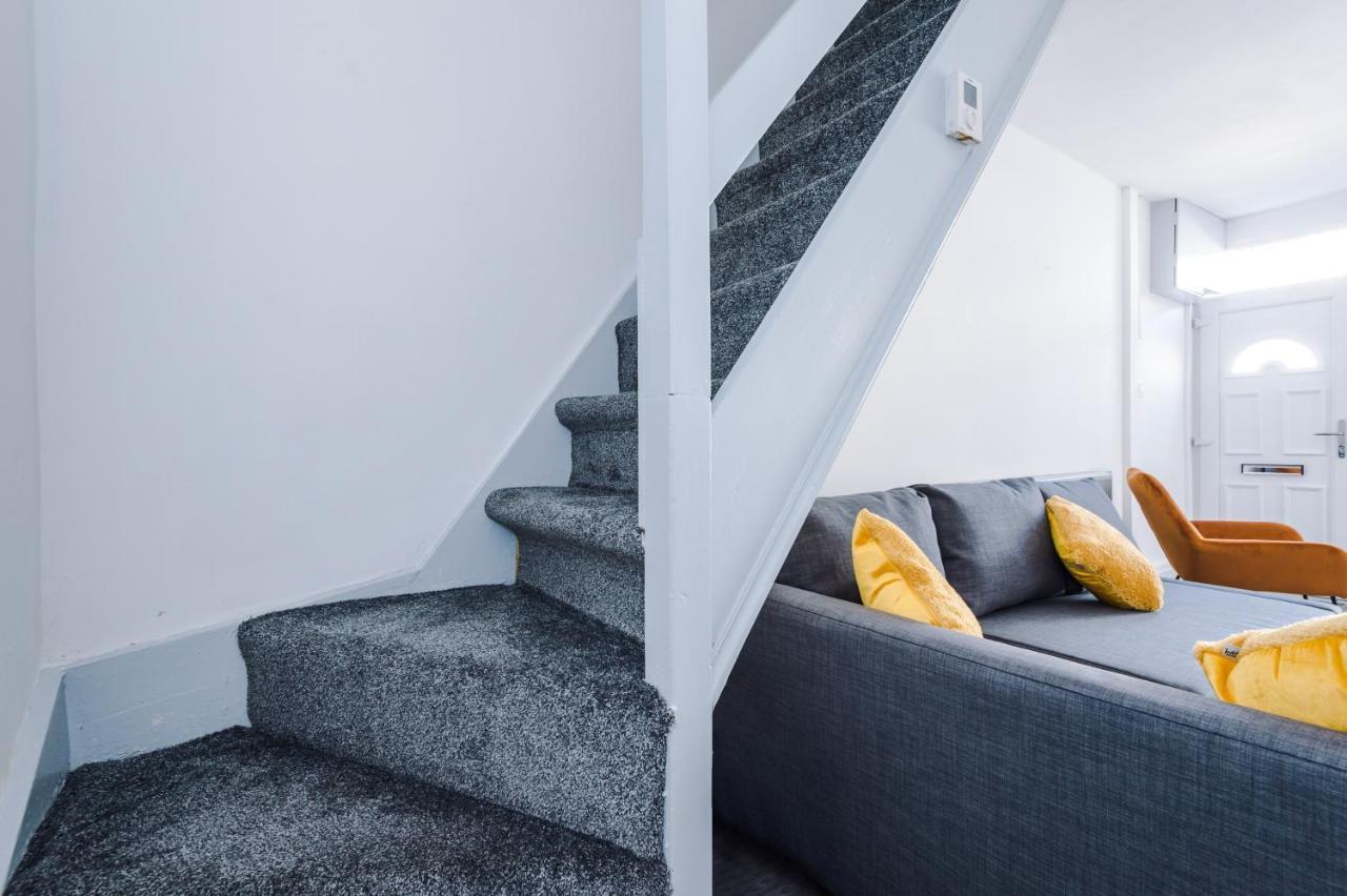 Snug Anfield House, Entire With Free Wifi & Netflix Holiday home