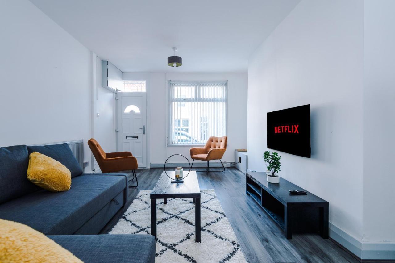 Snug Anfield House, Entire With Free Wifi & Netflix *